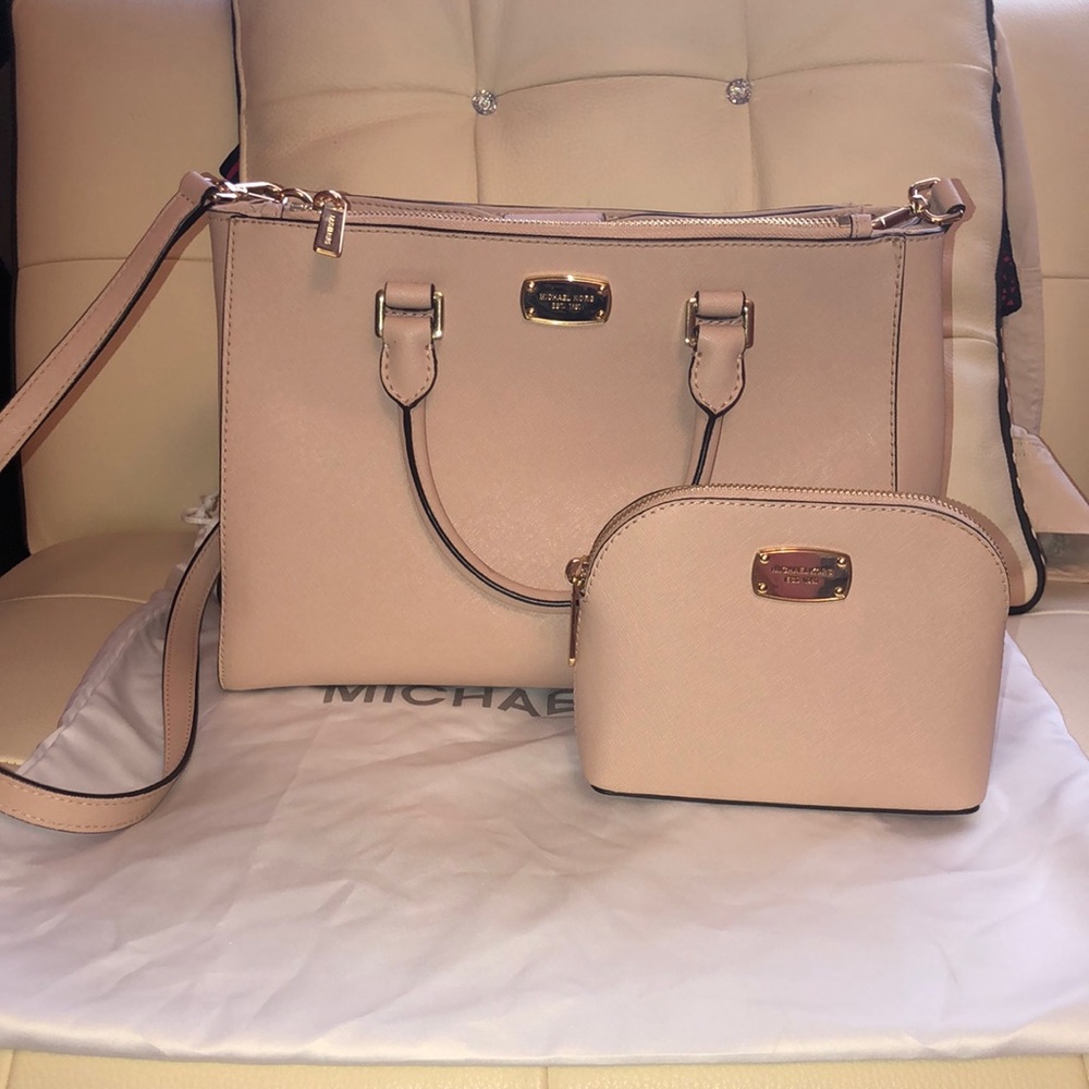 Michael Kors Handbag with a cosmetic pouch